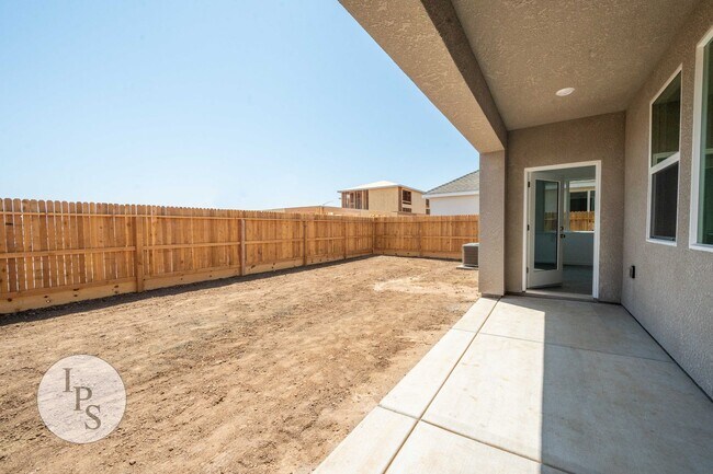 Building Photo - 2808 N Vahe Ave