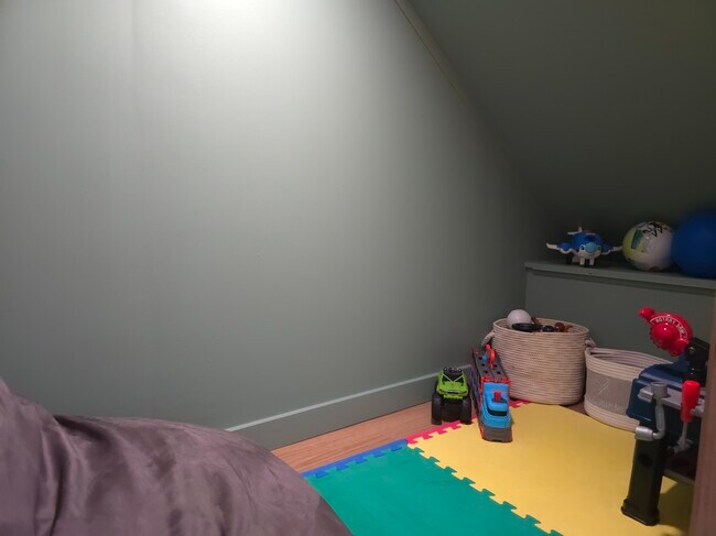 Building Photo - 1000 Mallery St Ext