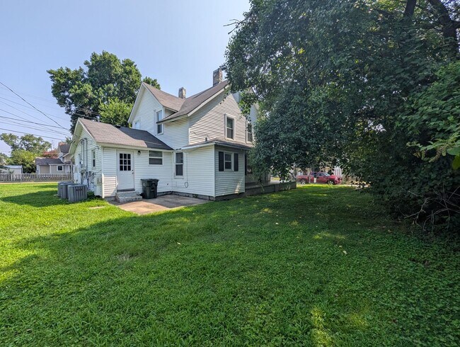 Building Photo - 3302 Bradley St SW