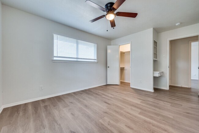Building Photo - 1710 Green Oaks Dr