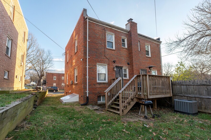 Building Photo - 4502 Eads Plz NE