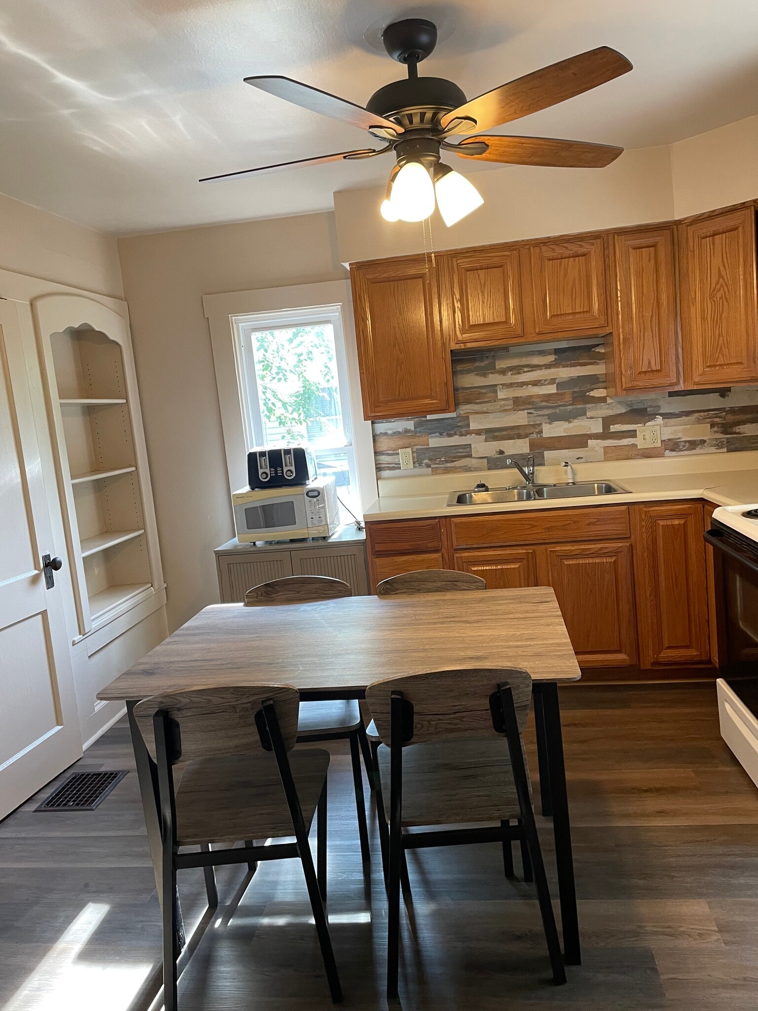 Kitchen - 8 Park Pl