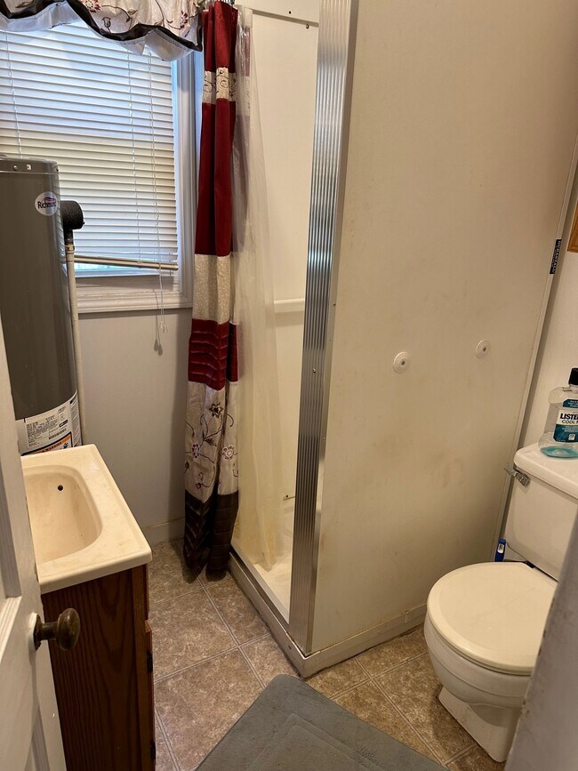 Building Photo - 904 W Harvard St