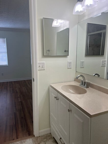 Building Photo - 8622 Brackenwood Dr