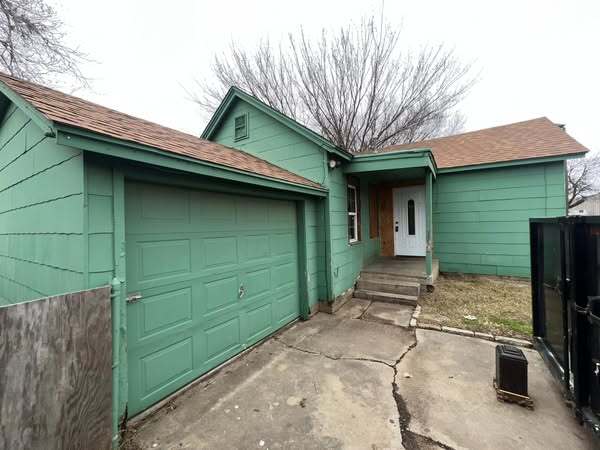 Primary Photo - 3017 SW 28th St