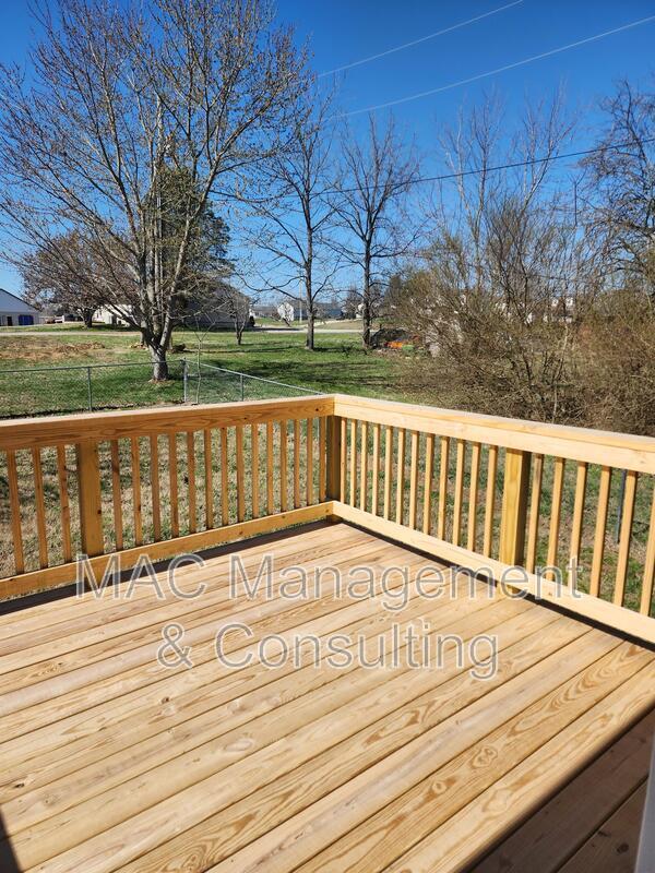 Building Photo - 143 W Gate Dr