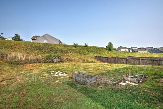 Building Photo - 148 Caledonia Dr