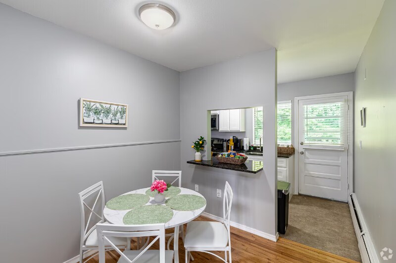 Building Photo - 271 Main St