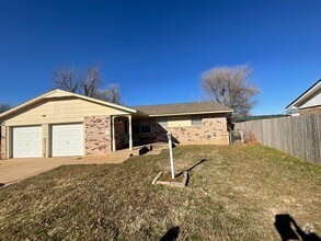 Building Photo - 3 bed, 1 1/2 bath, 2 car garage