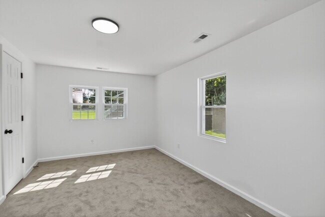 Building Photo - 13648 Track Ln