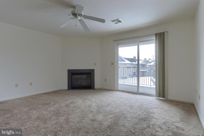 Building Photo - 211 Sparrow Rd