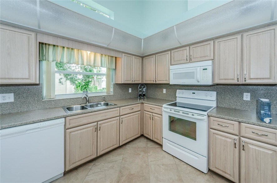 Kitchen - 9413 Summerbreeze Ter