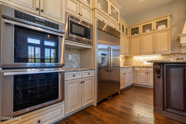 Building Photo - 835 Via Sedona