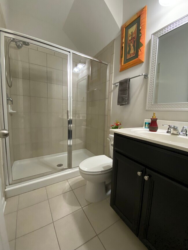 Bath room 3 - 5508 Cameron Parc Dr