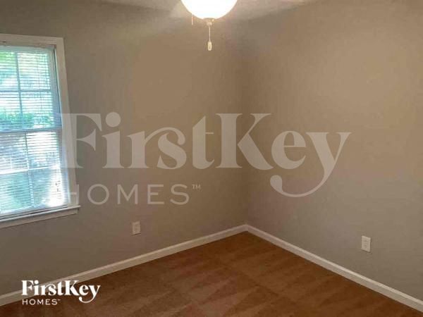 Building Photo - 135 Lazy Hollow Ln