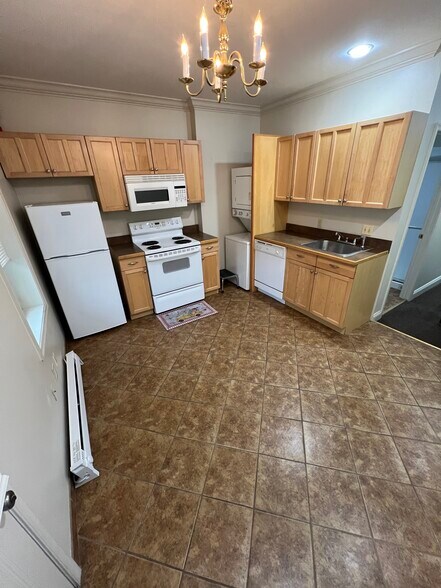 Building Photo - 3129 Eastern Ave