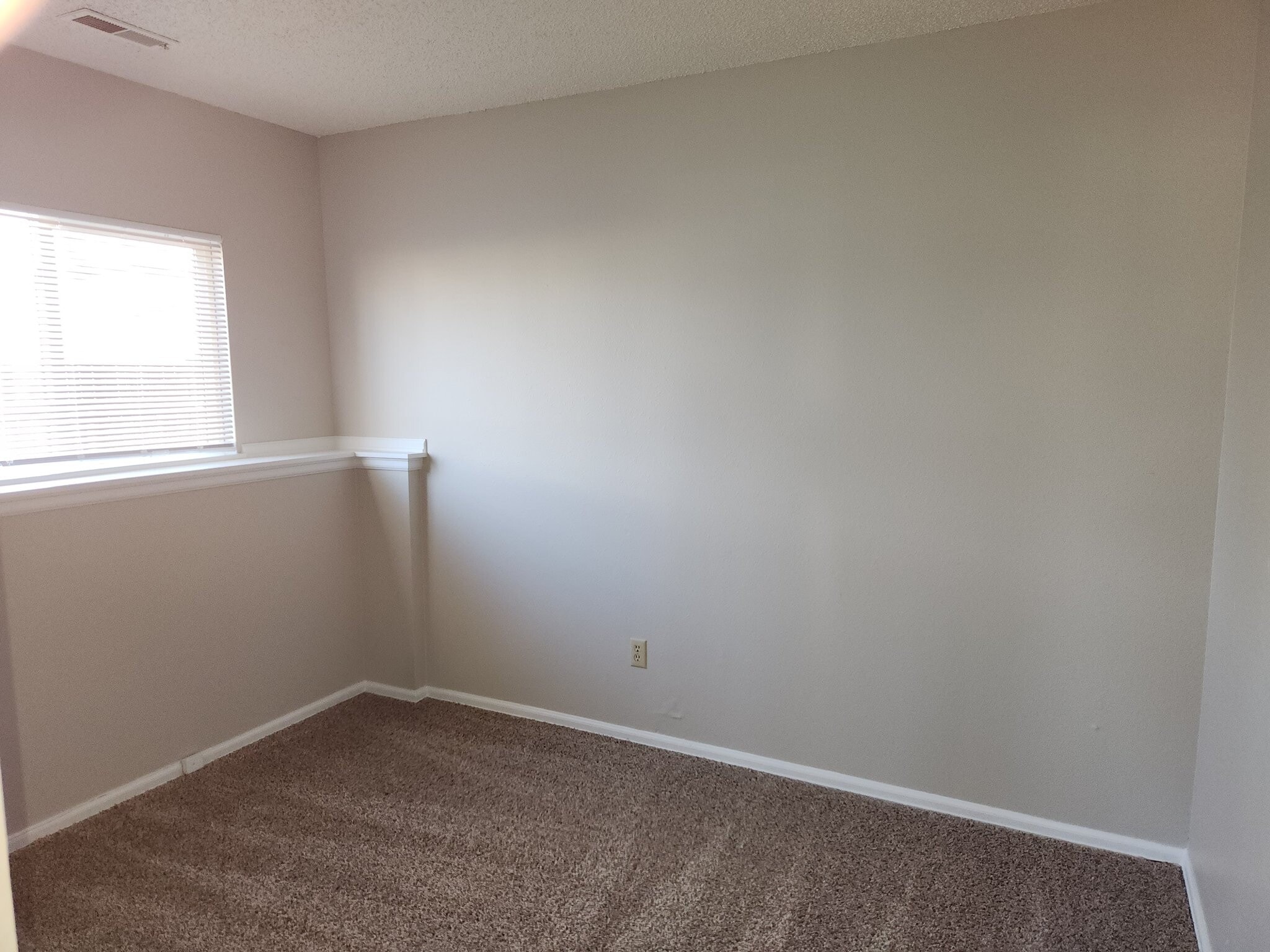Building Photo - 6672 Fredrick Dr