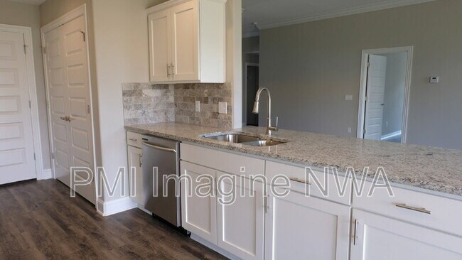 Building Photo - 474 N Yona Ln