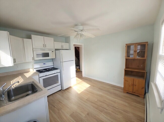 Building Photo - 211 Sheridan Ave