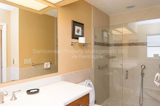 Building Photo - 423 Whispering Oaks Ct