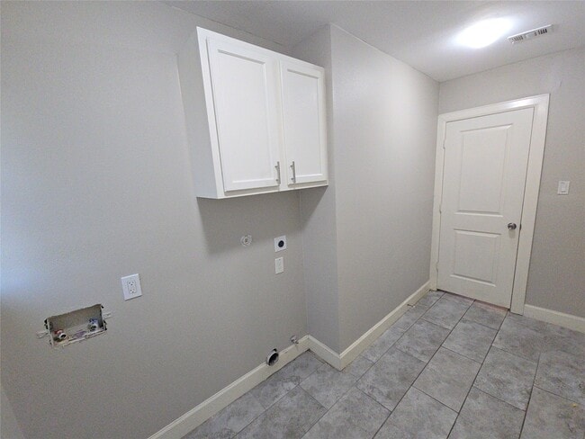 Building Photo - 210 Olive Ave