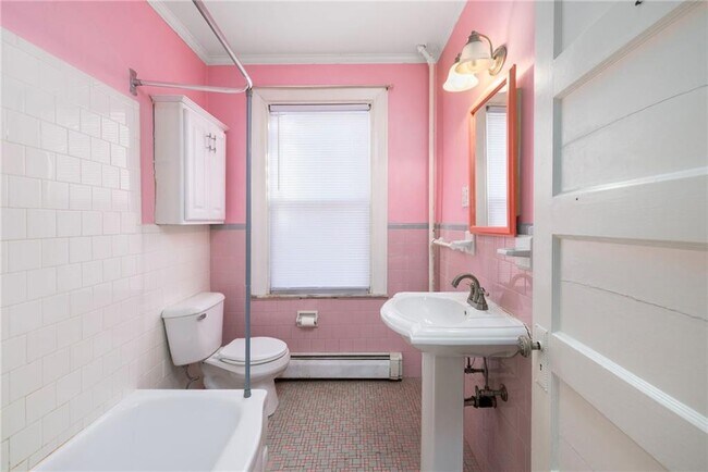 Building Photo - 73 Bayside Ave