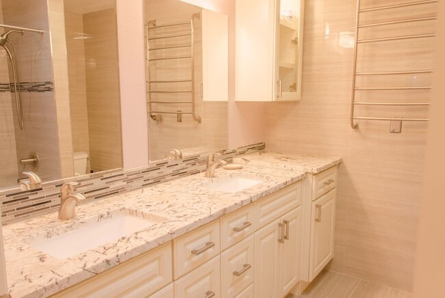 Building Photo - 4bd/2.5ba Seattle Home