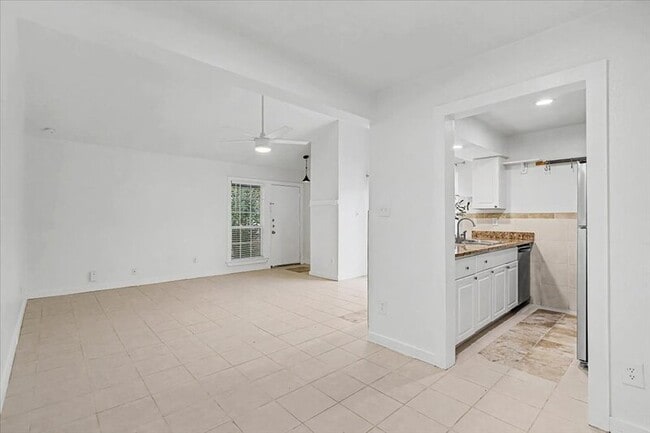 Building Photo - 817 Sirocco Dr