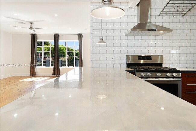 Building Photo - 501 NW 45th St