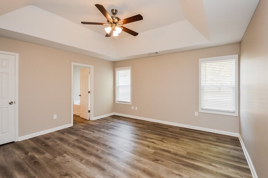 Building Photo - 100 Riverhill Ct