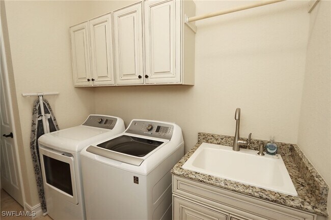 Building Photo - 17151 Cherrywood Ct