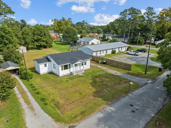 Building Photo - 204 S McRae St