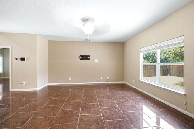 Building Photo - House in a Gated community with SOLAR PANELS!