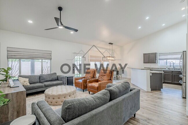 Building Photo - 760 N Swan Dr