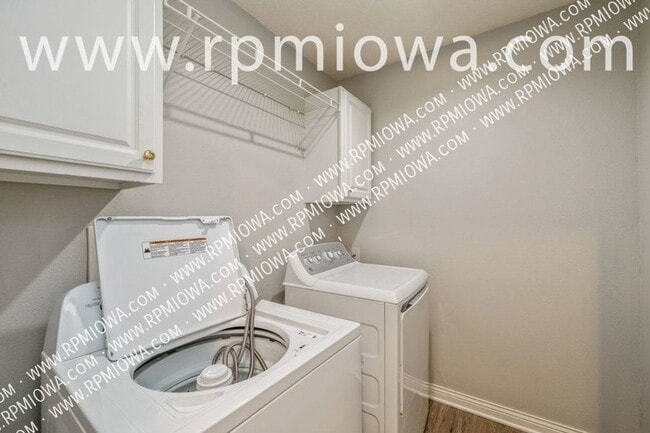 Building Photo - 15803 Hawthorn Dr