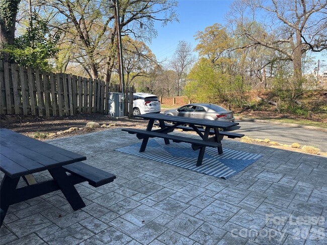 Building Photo - 1816 N McDowell St