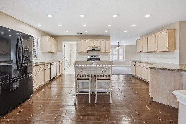 Building Photo - 37 Pinon Ct