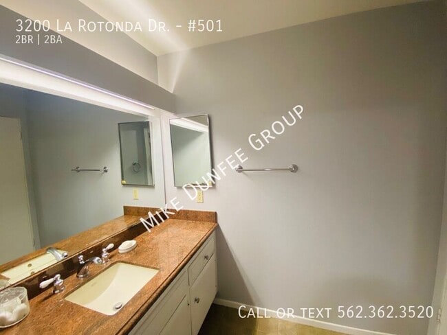Building Photo - 3200 La Rotonda Dr
