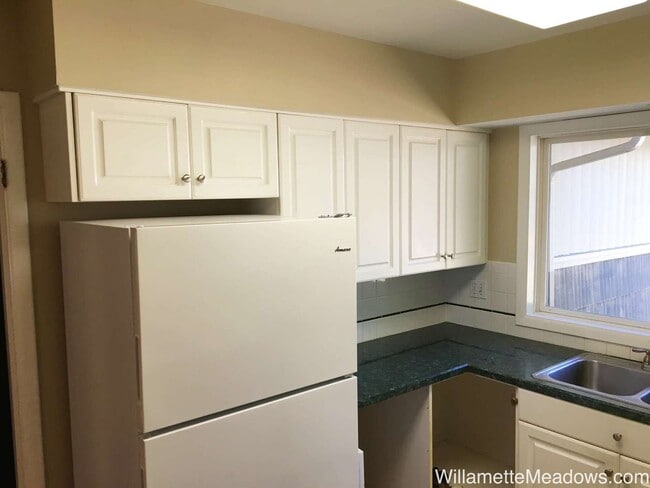 Building Photo - Charming Updated 3 Bedroom Home with A/C, Garage & Fenced Backyard in South Salem
