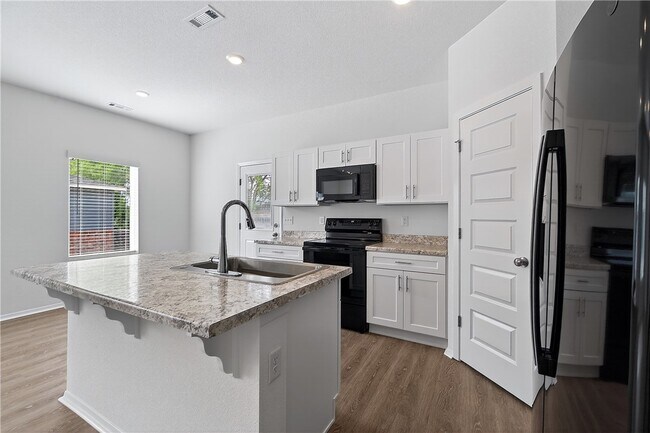 Building Photo - 6802 SW Dignity Ave