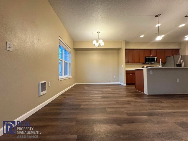 Building Photo - Cozy 1 Bedroom Condo!! Move In Ready!