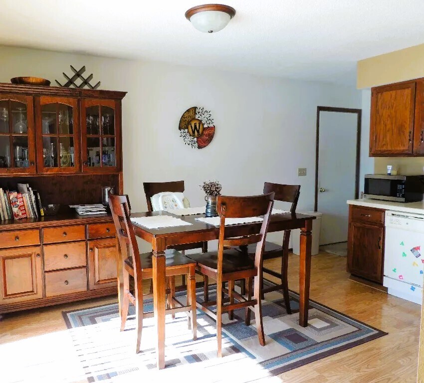 Building Photo - 1100 Mont Croix Dr