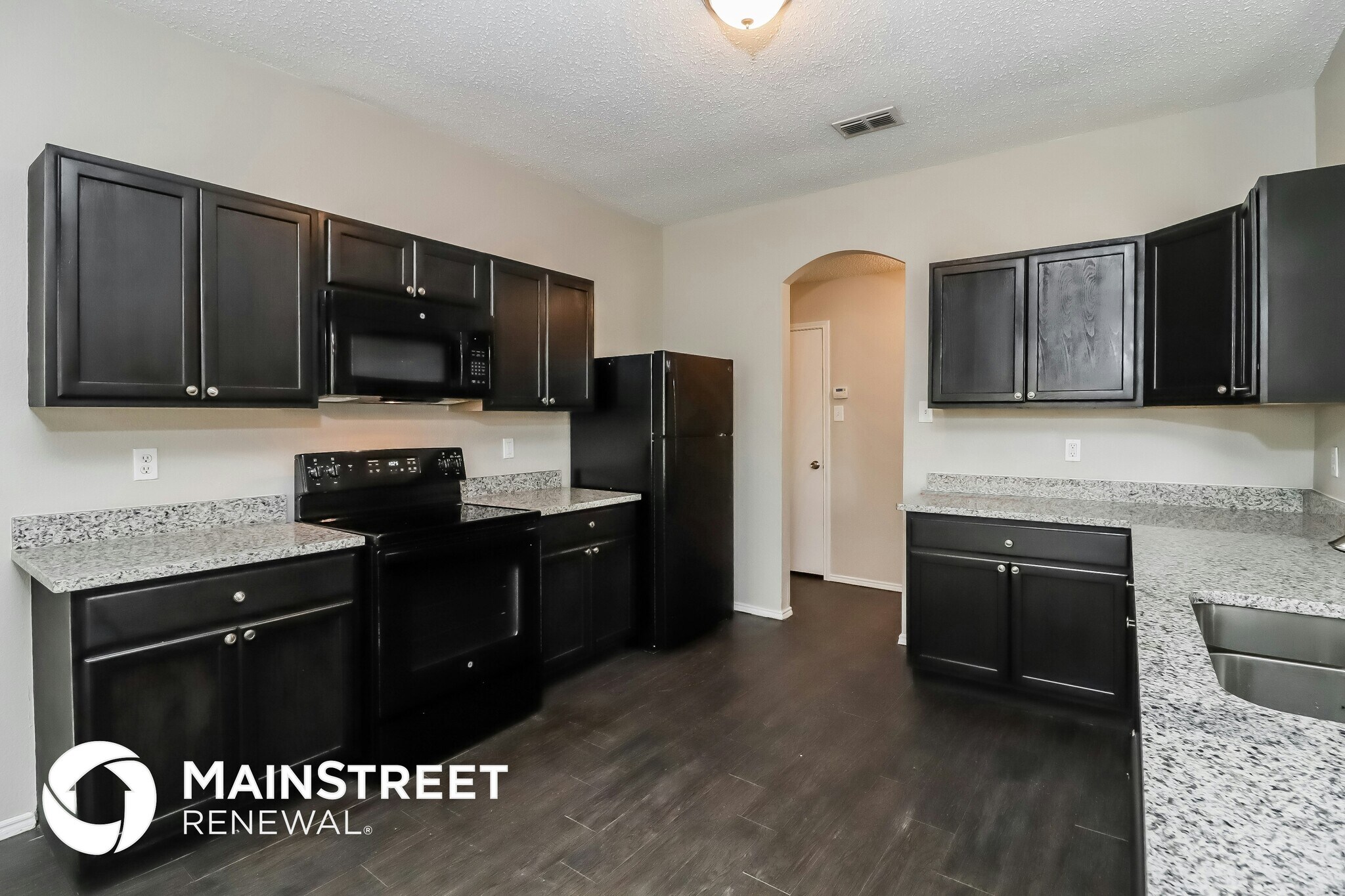 Building Photo - 305 Arbor Glen Dr