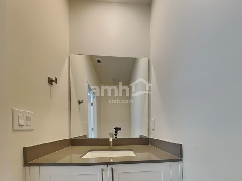 Building Photo - 7707 Verona Lp SW