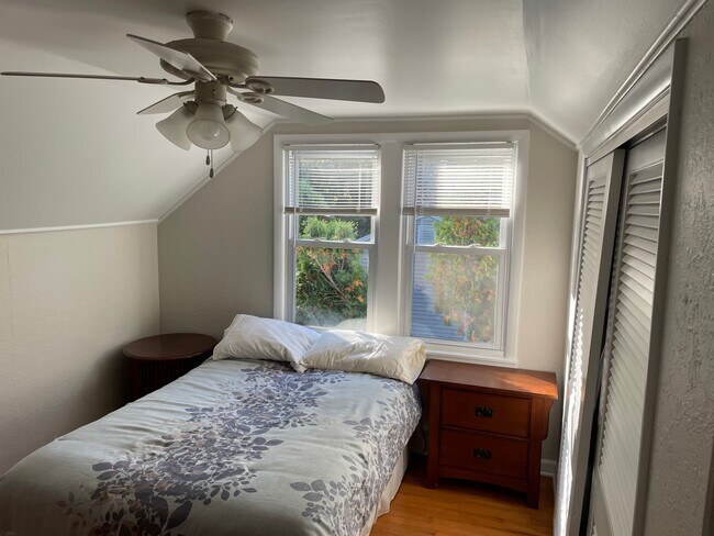 Bedroom. - 826 Hall St