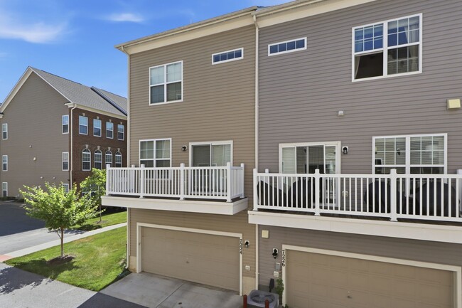 Building Photo - 3 Bed/2.5 Bath End-of-Row Beltsville Townhome