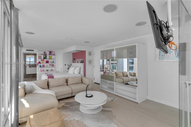 Building Photo - 1331 Brickell Bay Dr