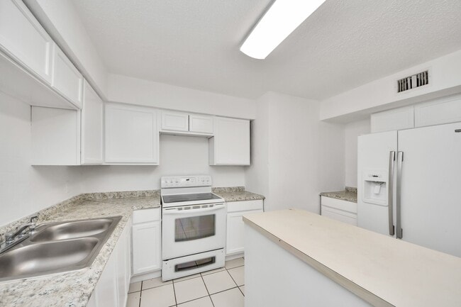 Building Photo - 15534 Weldon Dr