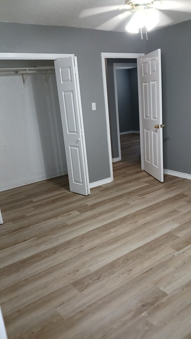 Building Photo - 23 Parkland Cir