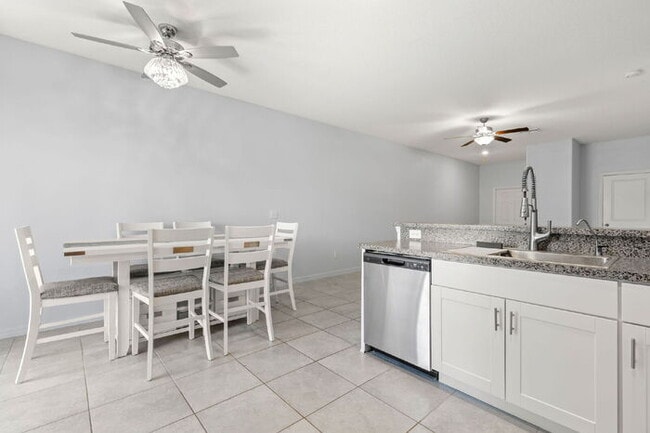 Building Photo - NEWLY UPGRADED Town Home For Rent in Touchstone!